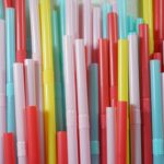 Les plastiques menacent les écosystèmes et la santé humaine, mais les solutions fondées sur des preuves sont sous le feu politique