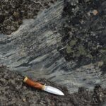 Une photographie d'une intrusion magmatique dans la ceinture de pierre verte.