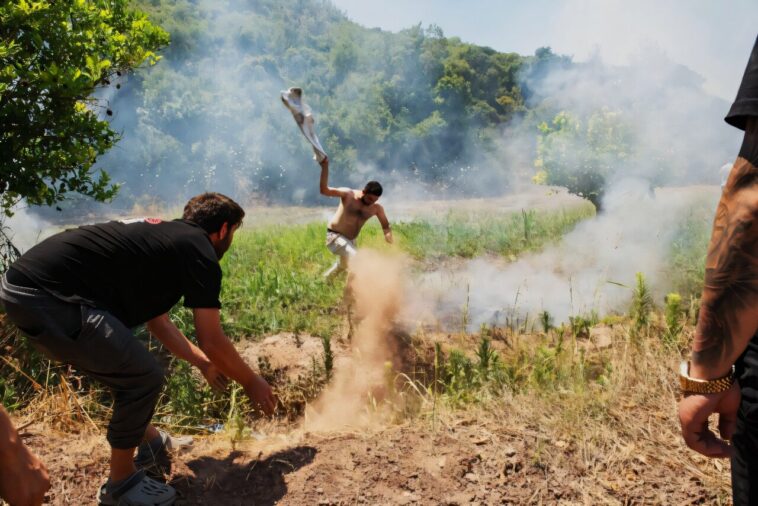 Les sauveteurs évacuent 50 000 alors que la dinde batte les incendies de forêt