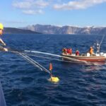 Les tremblements de terre de Santorin ont lieu au mouvement du magma latéralement dans la croûte, pas sur les centres volcaniques traditionnels