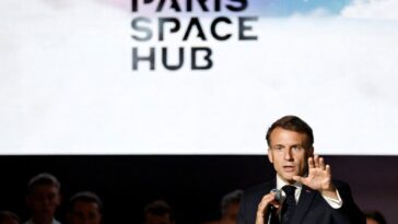 Macron dit que l'Europe doit redevenir une «puissance spatiale»