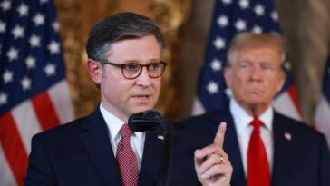 Mike Johnson ne dira pas si Gavin Newsom devait être arrêté, il dira que le gouverneur de Californie devrait être «goudronné et à plumes»