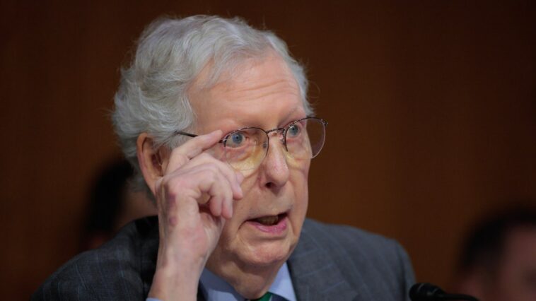 Mitch McConnell jette l'ombre sur JD Vance et le joyeux groupe de «Isolationnistes enragés» de Trump et de Trump »