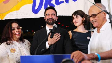 «Nous nous sommes sentis bien. Mais c'est un mandat.» À l'intérieur de la fête de victoire jubilante - et stupéfaite - Zohran Mamdani