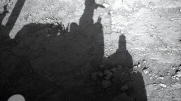 SOLS 4556-4558: Tout est dans un travail de jour (Box) - l'équipe Rover évalue les structures de terrain de Boxwork