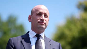 Stephen Miller augmente sa répression de l'immigration avec une nouvelle interdiction de voyager