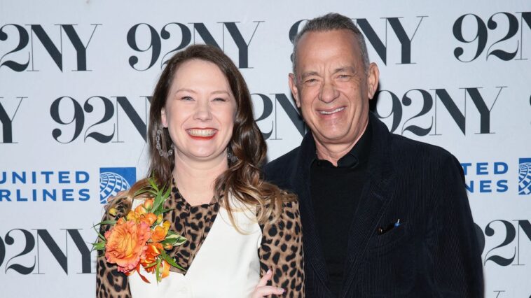 Tom Hanks, débordant de fierté, soutient les mémoires brutes et révélatrices de sa fille