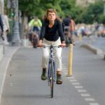 Voies cyclables protégées liées à près du double du nombre de navetteurs à vélo Voies cyclables protégées liées à près du double du nombre de navetteurs à vélo
