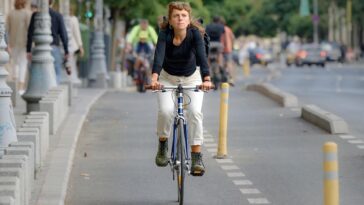 Voies cyclables protégées liées à près du double du nombre de navetteurs à vélo