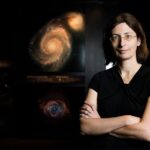 Webb détecte la poussière couverte de glace familière dans une galaxie à 5 milliards d'années-lumière Webb détecte la poussière couverte de glace familière dans une galaxie à 5 milliards d'années-lumière