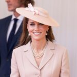 Kate Middleton revêt Dior pour accueillir le président français Emmanuel Macron et Brigitte Macron pour une visite d'État