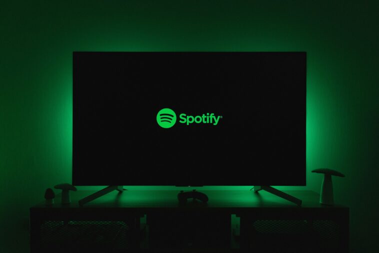 Alors que Spotify se déplace vers la vidéo, l'empreinte environnementale de la diffusion musicale est en train de sonner les notes élevées