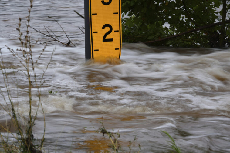 Briser la force de l'eau dans les inondations du Texas