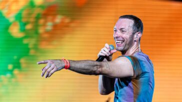 Chris Martin espère "Nous n'avons rien fait de mal" avec Coldplay Kiss Cam Reveal