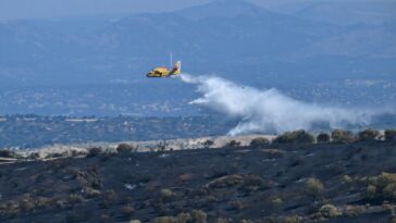 Espagne s'apprivoisant le feu qui a botté le nuage de fumée sur Madrid