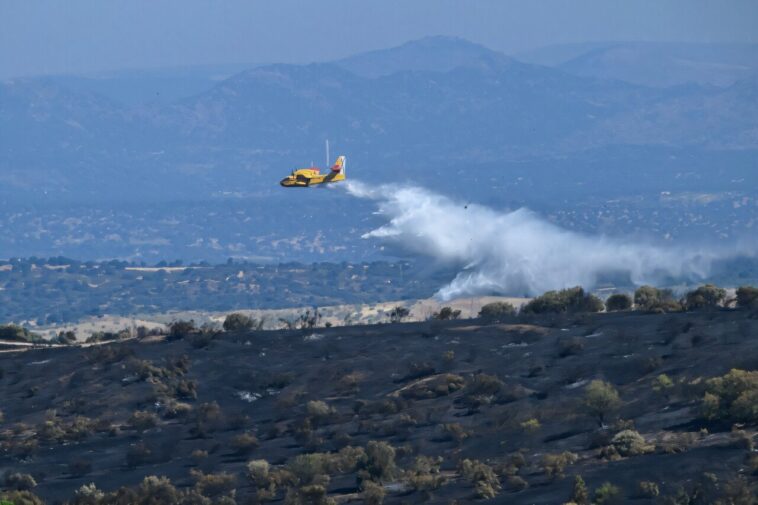 Espagne s'apprivoisant le feu qui a botté le nuage de fumée sur Madrid