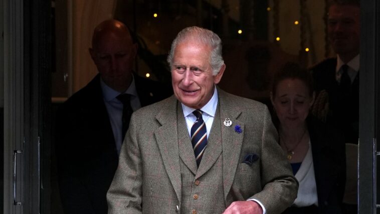 King Charles Nixes Code vestimentaire de Buckingham Palace de longue date