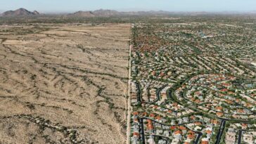 L'image dramatique d'Edward Burtynsky montre une fracture du désert Stark