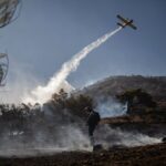 La Grèce en alerte élevée comme épidémie de feu de chaleur et de carburant du vent La Grèce en alerte élevée comme épidémie de feu de chaleur et de carburant du vent