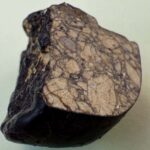 La météorite provoque la repensation de la façon et du moment où notre système solaire s'est formé