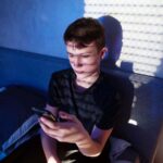 Le langage codé de génération Alpha rend l'intimidation en ligne difficile à détecter