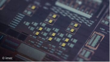 Le modèle aborde la gestion de la chaleur dans les systèmes laser à haute densité