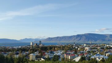 Le volcan du sud-ouest de l'Islande éclate, provoquant une évacuation de la ville et du spa géothermique