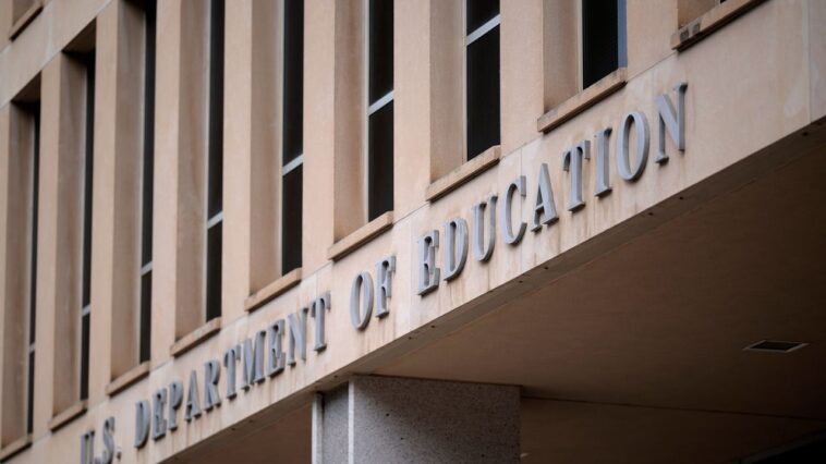 Les conservateurs de la Cour suprême disent à Trump qu'il peut détruire le département de l'éducation, comme un régal