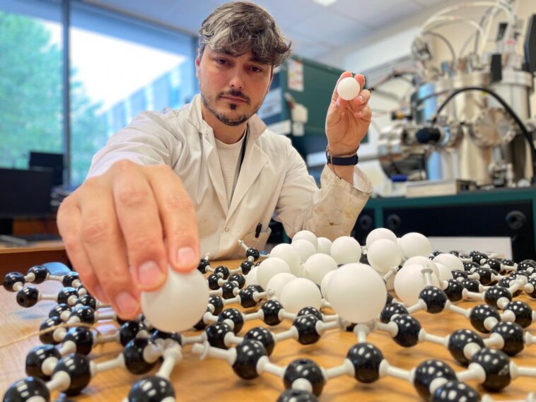 Les scientifiques utilisent le plasma d'argon pour positionner précisément les atomes de métaux, éliminant les déchets de métaux précieux Les scientifiques utilisent le plasma d'argon pour positionner précisément les atomes de métaux, éliminant les déchets de métaux précieux