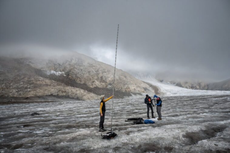 Meltdown: les glaciers suisses ont frappé le point de basculement annuel des semaines plus tôt
