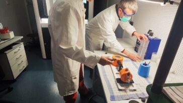 Microscopie cryo-électronique - cycle de réaction d'une enzyme pour la fixation du co₂ décodé