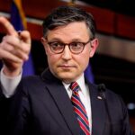 Mike Johnson dit que GOP devrait mettre «tout là-bas» sur Epstein, puis vote non pour publier Epstein Info