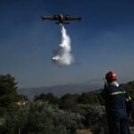 Nouveau incendie de forêt près d'Athènes, Crète Blaze `` Retreage '': les pompiers