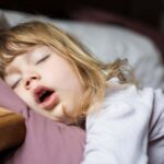 Pourquoi tu ne devrais pas t'inquiéter une sieste empêchera ton enfant de dormir la nuit