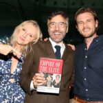 «Tout le monde ici»: à la recherche du centre anxieux de l'univers des médias lors de cette fête de livre Condé Nast