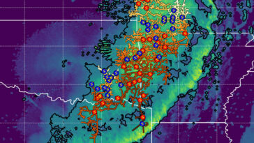 Une image composite d'éclairs éclair enregistrée par radar à différentes altitudes sur le Midwest en octobre 2017.