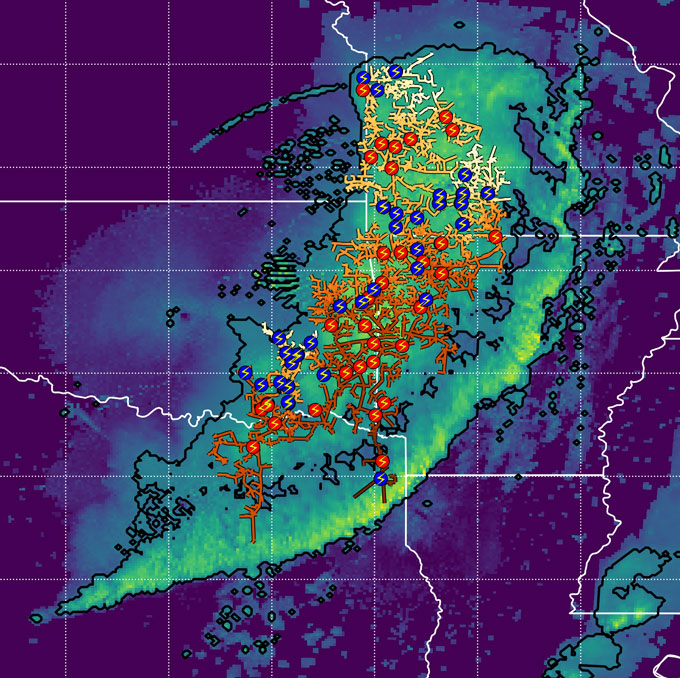 Une image composite d'éclairs éclair enregistrée par radar à différentes altitudes sur le Midwest en octobre 2017.