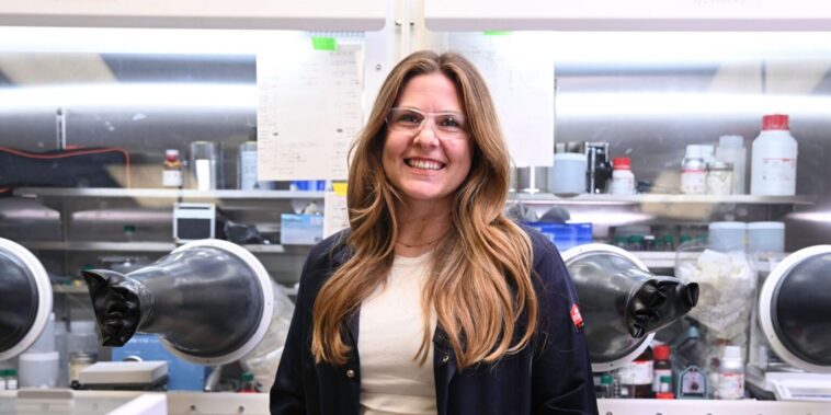 Un nouvel outil d'apprentissage automatique révèle la structure atomique des matériaux de film ultra-minces