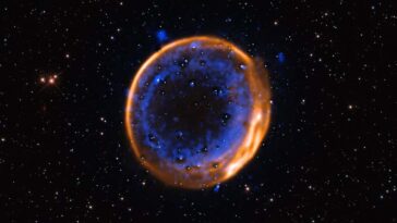 Une image superbe d'une supernova révèle une étoile morte qui a explosé deux fois