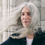 Patti Smith dit que sa nouvelle couverture de mémoire, tournée par Robert Mapplethorpe, capture «un moment profondément transitionnel» Patti Smith dit que sa nouvelle couverture de mémoire, tournée par Robert Mapplethorpe, capture «un moment profondément transitionnel»