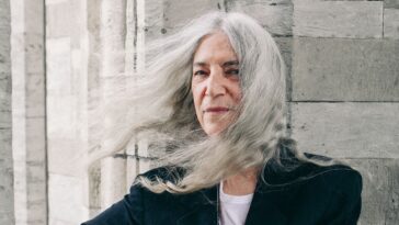 Patti Smith dit que sa nouvelle couverture de mémoire, tournée par Robert Mapplethorpe, capture «un moment profondément transitionnel»