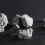 Hors de cette recherche mondiale: analyser et nommer une nouvelle météorite Hors de cette recherche mondiale: analyser et nommer une nouvelle météorite