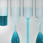 L'eau qui tombe forme de beaux films cannelés L'eau qui tombe forme de beaux films cannelés