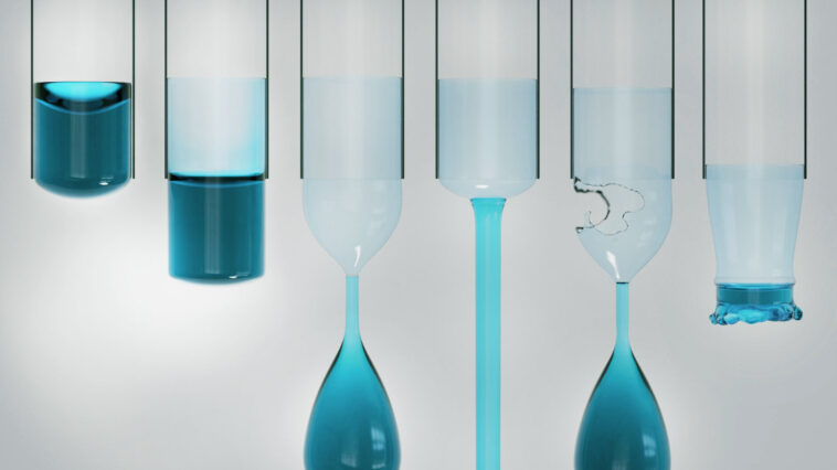 L'eau qui tombe forme de beaux films cannelés