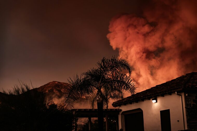 La saison des incendies de forêt commence des semaines plus tôt en Californie - une nouvelle étude montre comment le changement climatique stimule l'expansion