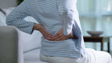 Le court cours de psychothérapie soulage les douleurs au bas du dos pendant trois ans