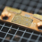 Le laser ultracompact économe en énergie réduit la perte de lumière dans toutes les directions