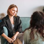 Les thérapies parlantes du NHS semblent moins efficaces pour les jeunes adultes