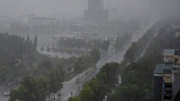 Typhoon Kajiki crée le Vietnam, en tuant un alors que des milliers d'évacuation