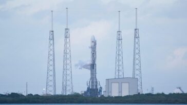 Ula Vulcan traverse le ciel nocturne sur la mission de sécurité nationale historique